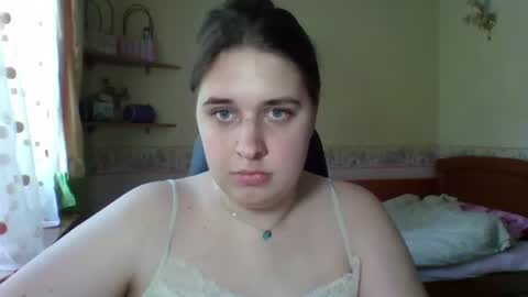 hess_luna_ online show from July 2026 09:04:02 AM