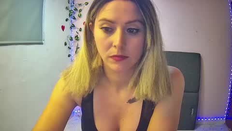 Snapshot of hestesiaxx chatting on December 2024 01:50:02 AM Hestesiaxx online show from December 2024 01:50:02 AM