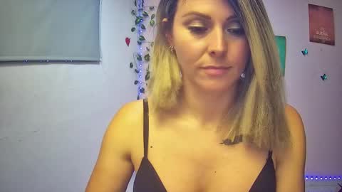 Snapshot of hestesiaxx chatting on September 2025 02:55:01 AM Hestesiaxx online show from September 2025 02:55:01 AM