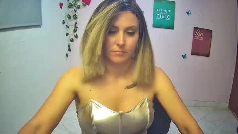 Hestesiaxx online show from March 2026 04:09:01 AM