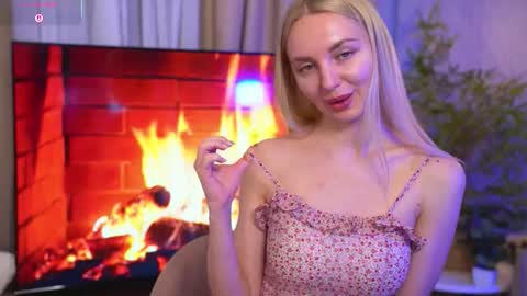 Snapshot of hey_becky chatting on February 2026 08:10:02 AM Becky online show from February 2026 08:10:02 AM