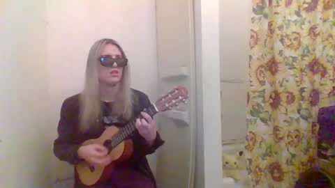 hey_mikky online show from February 2025 11:41:01 PM