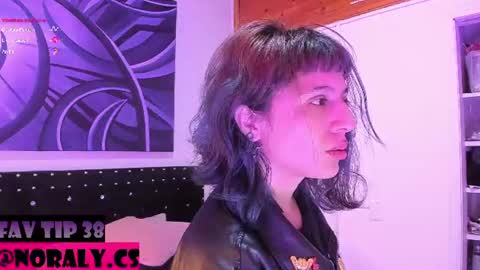 Snapshot of hey_noraly chatting on June 2026 01:10:01 PM Noraly online show from June 2026 01:10:01 PM