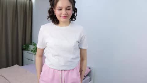 Laura online show from November 2025 07:51:01 AM