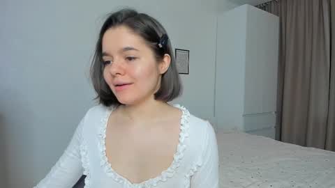 Snapshot of heyim_laura chatting on February 2026 03:15:01 AM Laura online show from February 2026 03:15:01 AM