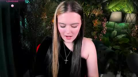Snapshot of heymarybaby chatting on September 2025 05:09:02 AM Amazing Mary  online show from September 2025 05:09:02 AM