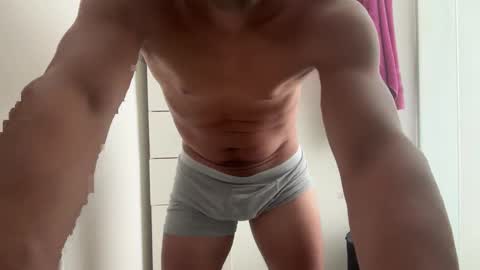 hhernan1 online show from February 2026 06:59:02 PM