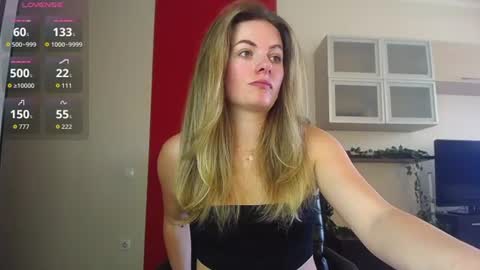 Snapshot of hi_bye_ chatting on June 2026 10:52:02 AM Lina online show from June 2026 10:52:02 AM