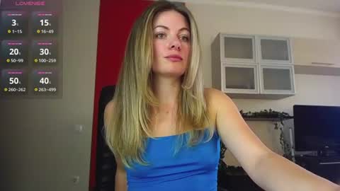 Snapshot of hi_bye_ chatting on June 2026 09:32:02 AM Lina online show from June 2026 09:32:02 AM