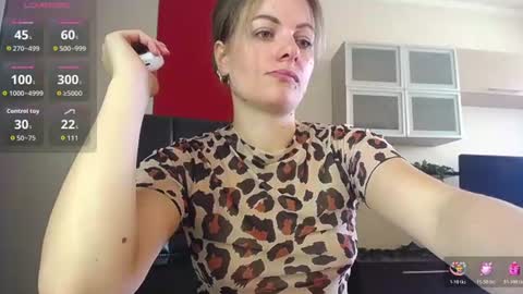 Snapshot of hi_bye_ chatting on July 2026 09:27:01 AM Lina online show from July 2026 09:27:01 AM