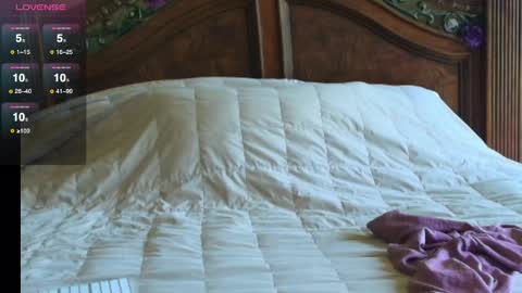 Snapshot of hidden_gold_milf chatting on May 2026 02:46:02 PM hidden_gold_milf online show from May 2026 02:46:02 PM