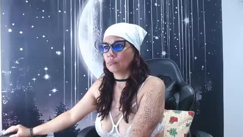 Snapshot of hikaryfire chatting on May 2026 12:01:02 PM hikaryfire online show from May 2026 12:01:02 PM
