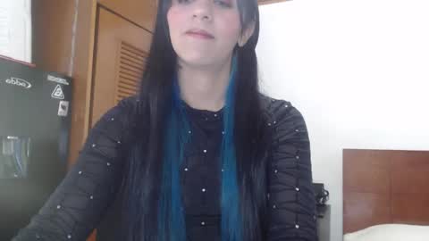 hilaril18 online show from January 2025 12:16:01 AM