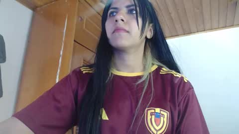 hilaril18 online show from October 2025 04:27:01 PM