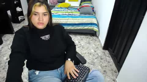 Snapshot of hilary_eva chatting on February 2025 07:58:02 PM lia online show from February 2025 07:58:02 PM