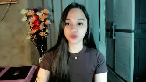 Snapshot of hilarymolly chatting on February 2026 10:33:01 AM hilarymolly online show from February 2026 10:33:01 AM