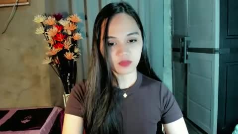 Snapshot of hilarymolly chatting on February 2026 12:18:02 AM hilarymolly online show from February 2026 12:18:02 AM