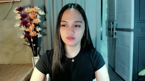 hilarymolly online show from May 2026 06:05:01 PM