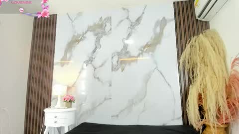 Hilary Thomsom online show from January 2026 01:02:01 PM