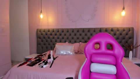 Hillary  online show from February 2026 03:46:02 AM