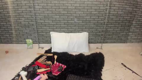 Hillary  online show from April 2026 06:10:01 PM