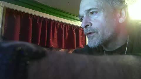 hippiedad333 online show from February 2026 12:15:01 AM