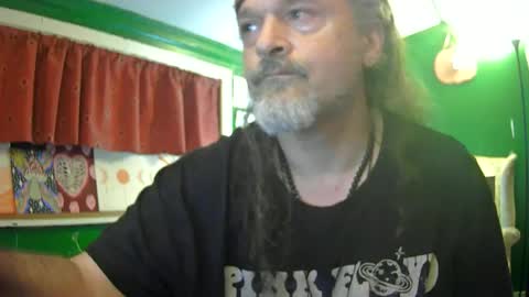 Snapshot of hippiedad333 chatting on June 2026 02:03:01 AM hippiedad333 online show from June 2026 02:03:01 AM