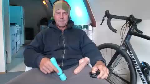 Hippie Jijm online show from February 2026 10:17:02 PM