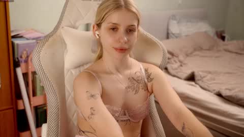 Holly online show from June 2026 08:44:01 PM