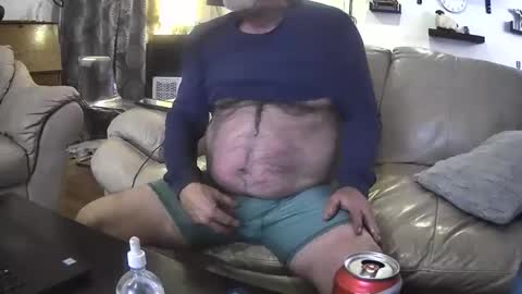 Snapshot of hobohoeless chatting on December 2025 05:57:01 AM hobohoeless online show from December 2025 05:57:01 AM