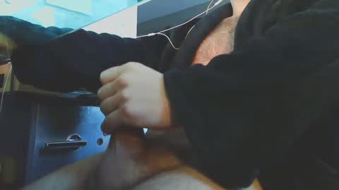 Hairy Hockey Player 92 online show from February 2025 11:49:01 AM