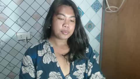 Snapshot of hoelylayla chatting on February 2026 03:02:02 AM Layla3 online show from February 2026 03:02:02 AM