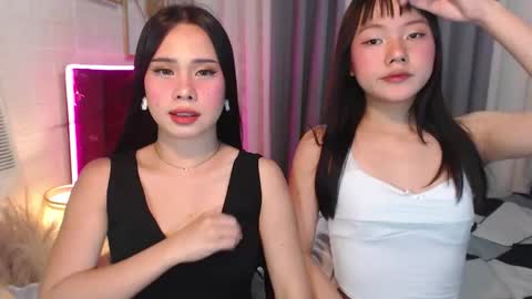 hoelymolly online show from March 2026 05:06:02 PM