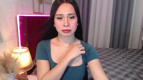 hoelymolly online show from March 2026 04:11:02 PM