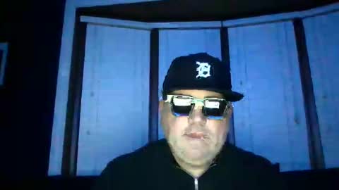 Snapshot of holden_minutz chatting on November 2025 10:04:02 AM holden_minutz online show from November 2025 10:04:02 AM
