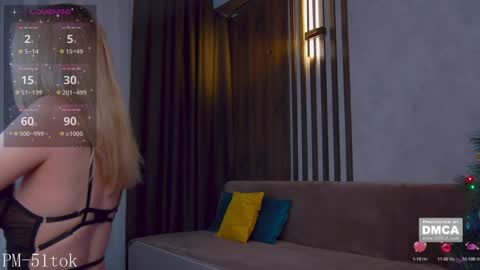 Snapshot of holl1would chatting on January 2025 10:19:01 PM My social media links subscribe to support me online show from January 2025 10:19:01 PM