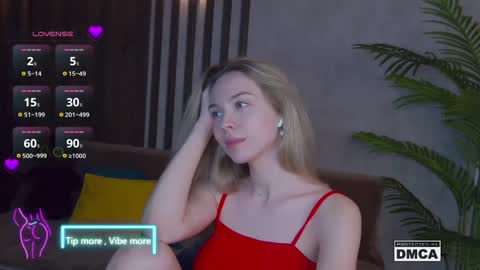 Snapshot of holl1would chatting on February 2025 10:37:01 PM My social media links subscribe to support me online show from February 2025 10:37:01 PM