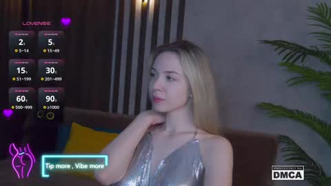 Snapshot of holl1would chatting on February 2025 03:33:01 AM My social media links subscribe to support me online show from February 2025 03:33:01 AM