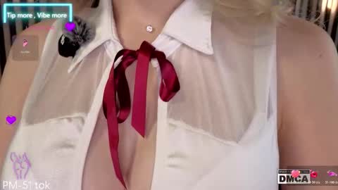 Snapshot of holl1would chatting on January 2026 07:39:01 PM My social media links subscribe to support me online show from January 2026 07:39:01 PM