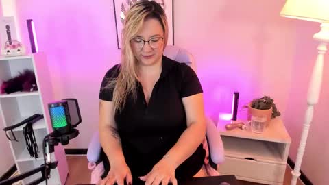 Hollie online show from March 2026 12:21:01 PM