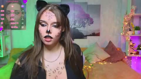 Lux online show from March 2025 06:05:02 PM