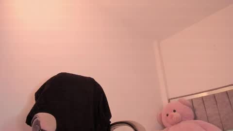 holly_16 online show from April 2026 09:56:02 PM