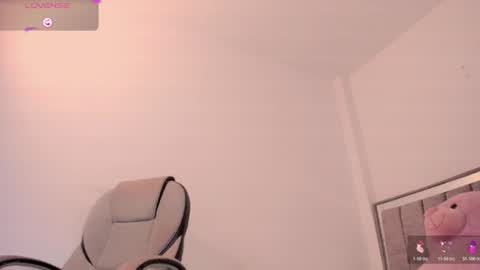 holly_16 online show from June 2026 06:12:01 PM