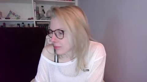 holly_bourbon online show from March 2026 06:58:01 PM