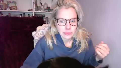 holly_bourbon online show from April 2026 11:04:01 PM