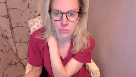 holly_bourbon online show from April 2026 01:26:01 AM
