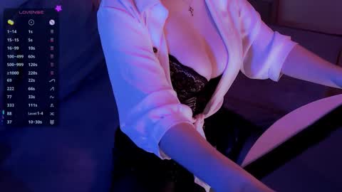 Snapshot of holly_molly_69 chatting on September 2025 01:01:01 PM Molly online show from September 2025 01:01:01 PM