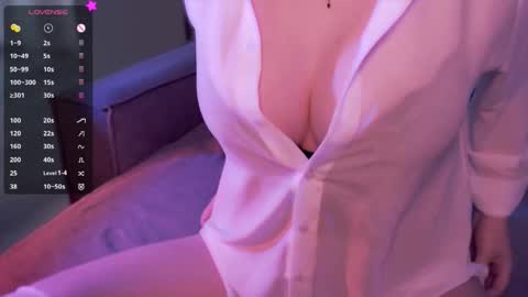 Molly online show from December 2025 04:30:01 AM