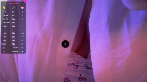 Snapshot of holly_molly_69 chatting on April 2026 03:04:02 AM Molly online show from April 2026 03:04:02 AM