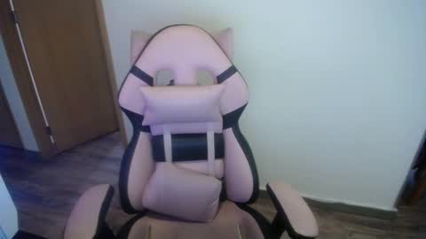 Holly online show from November 2025 07:02:01 PM